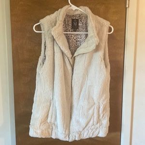 Woman fuzzy sleeveless vest, Color beige, size M